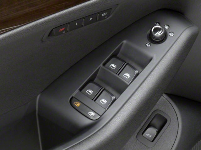 2012 Audi Q5 quattro 4dr 3.2L Prestige