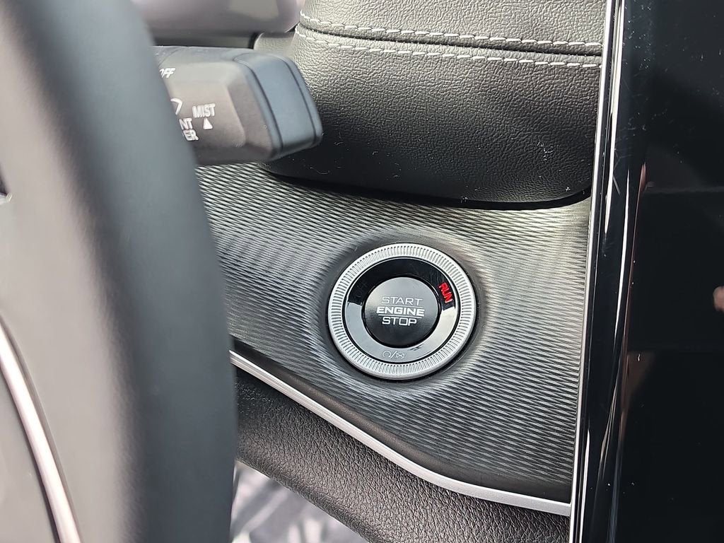 2025 Jeep Grand Cherokee Laredo 4x4