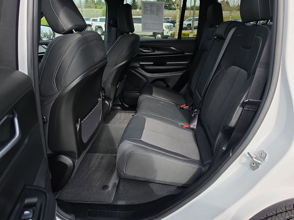 2025 Jeep Grand Cherokee Laredo 4x4