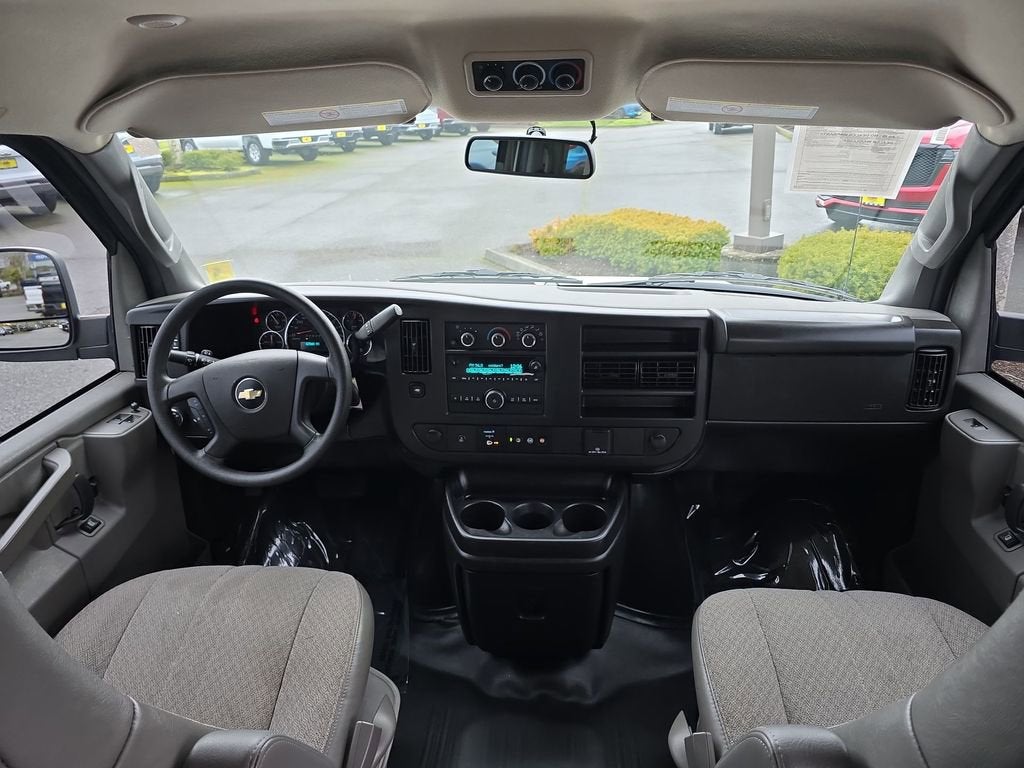 2023 Chevrolet Express Passenger 3500 1LS