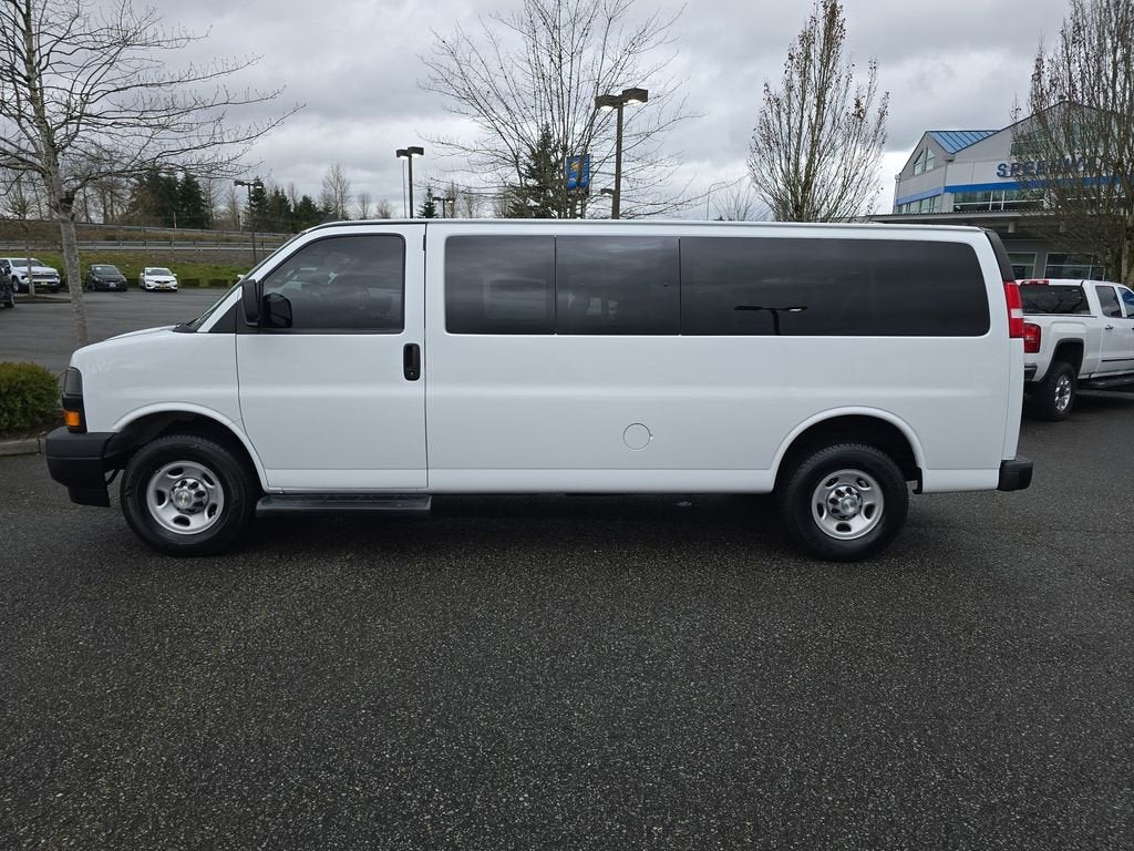 2023 Chevrolet Express Passenger 3500 1LS
