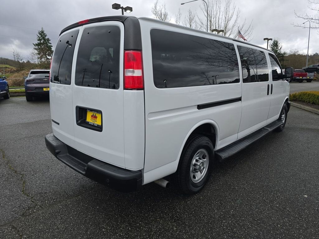 2023 Chevrolet Express Passenger 3500 1LS