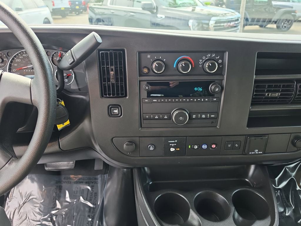 2025 Chevrolet Express Passenger 1LT