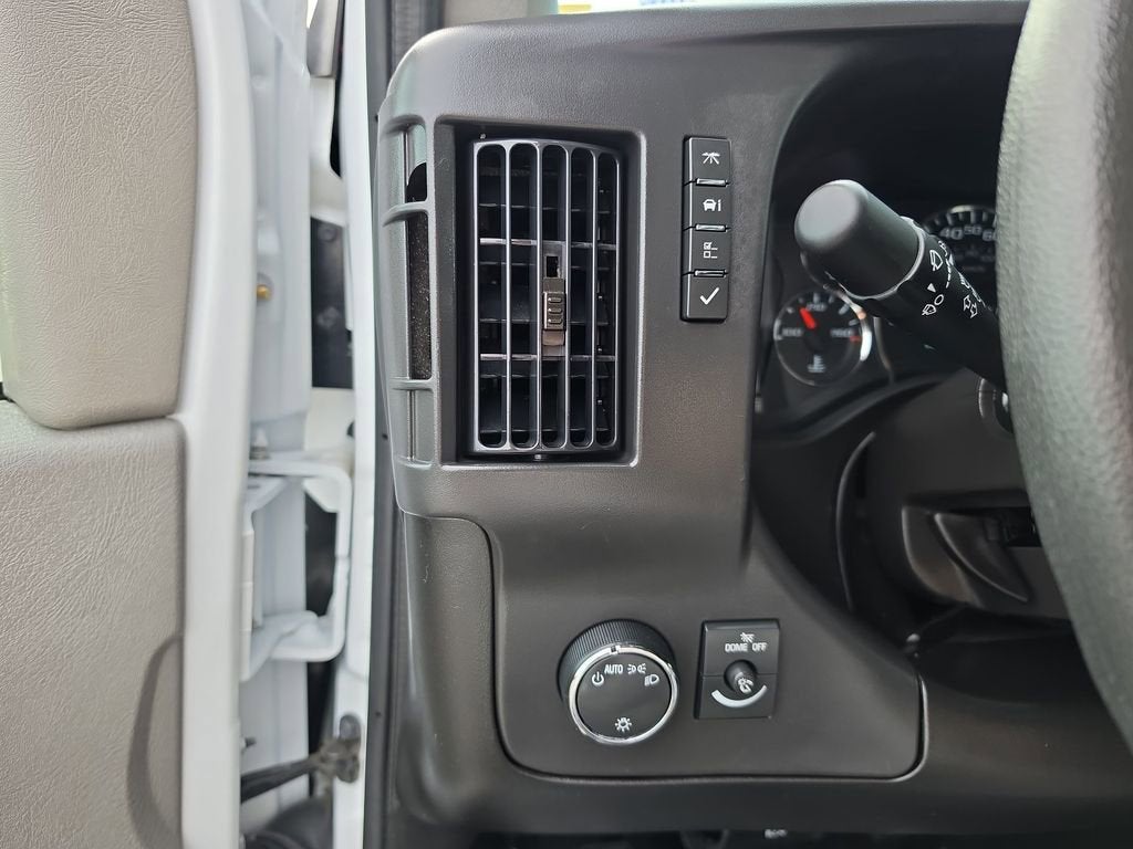 2025 Chevrolet Express Passenger 1LT