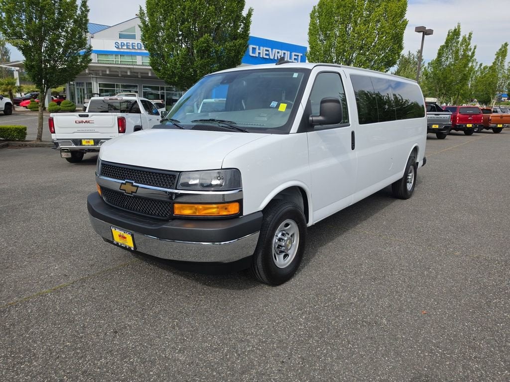 2025 Chevrolet Express Passenger 1LT