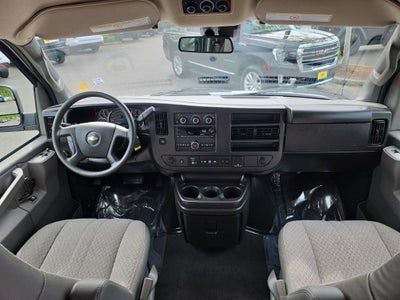 2025 Chevrolet Express Passenger 1LT