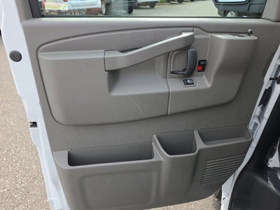 2025 Chevrolet Express Passenger 1LT