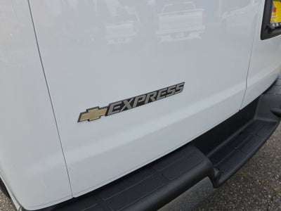 2025 Chevrolet Express Passenger 1LT