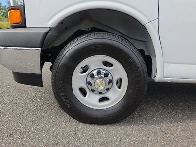2025 Chevrolet Express Passenger 1LT