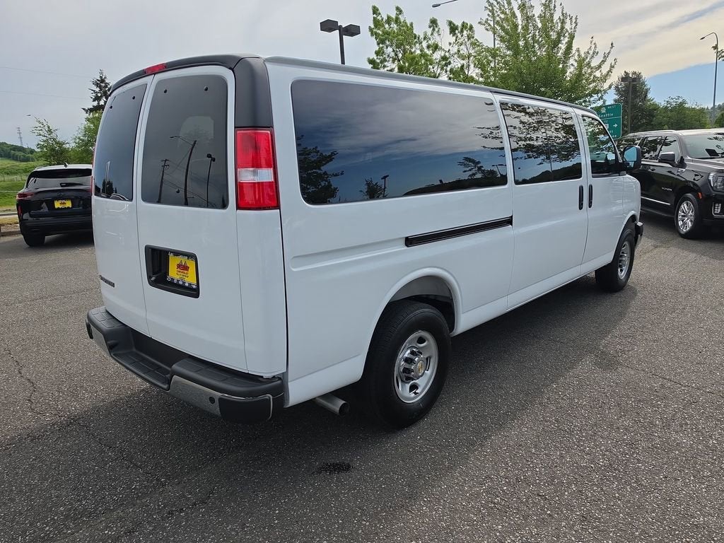 2025 Chevrolet Express Passenger 1LT