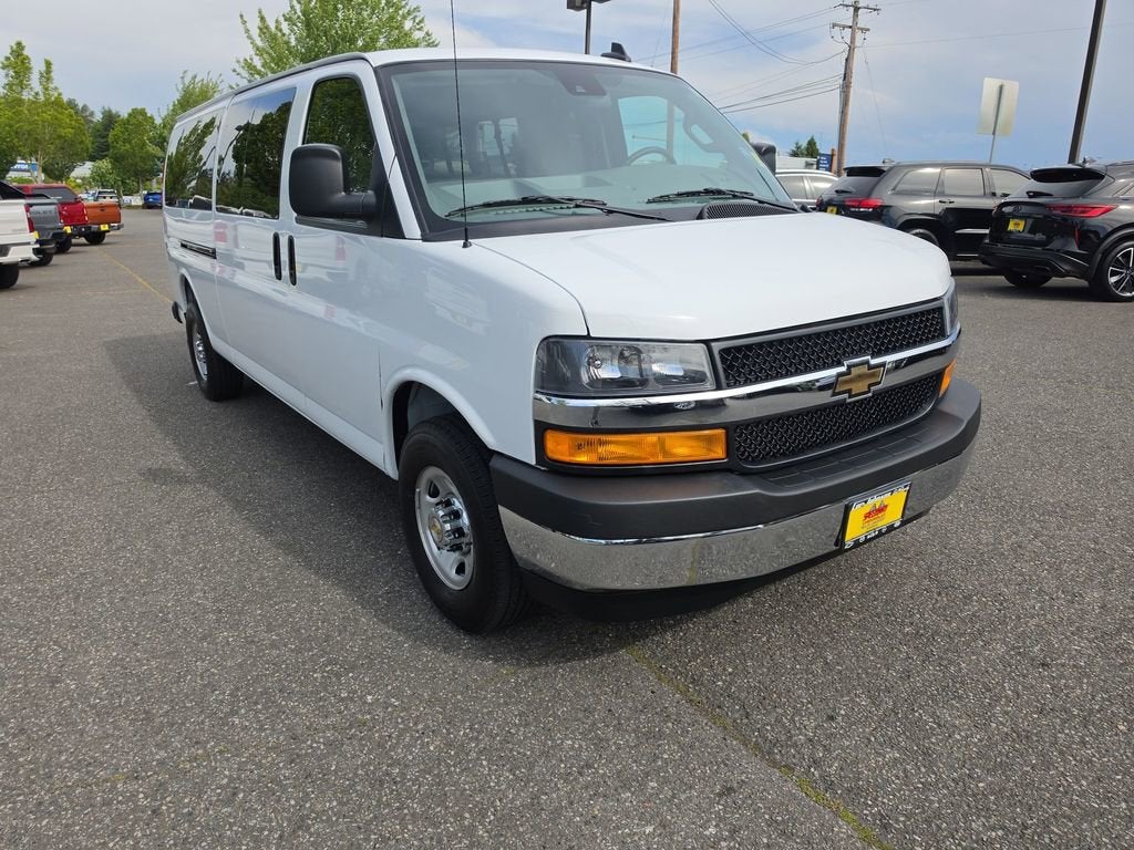 2025 Chevrolet Express Passenger 1LT