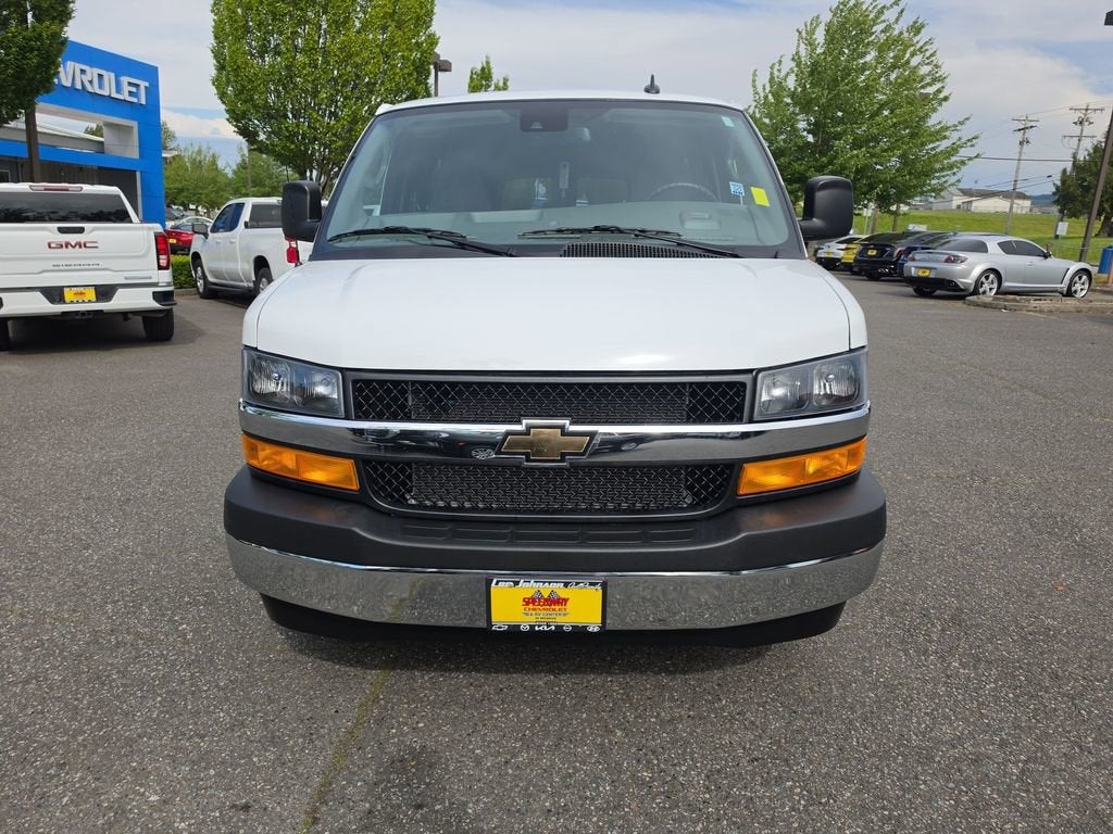 2025 Chevrolet Express Passenger 1LT