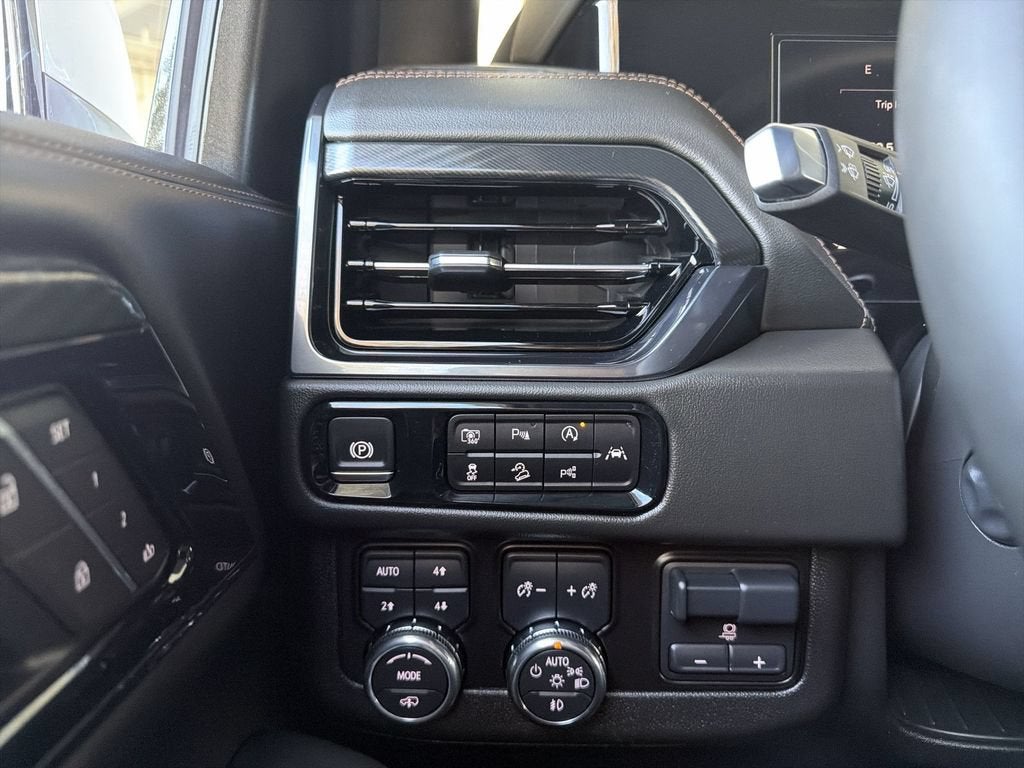 2025 GMC Yukon AT4