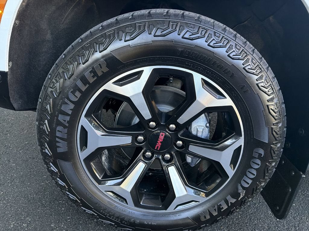 2025 GMC Yukon AT4