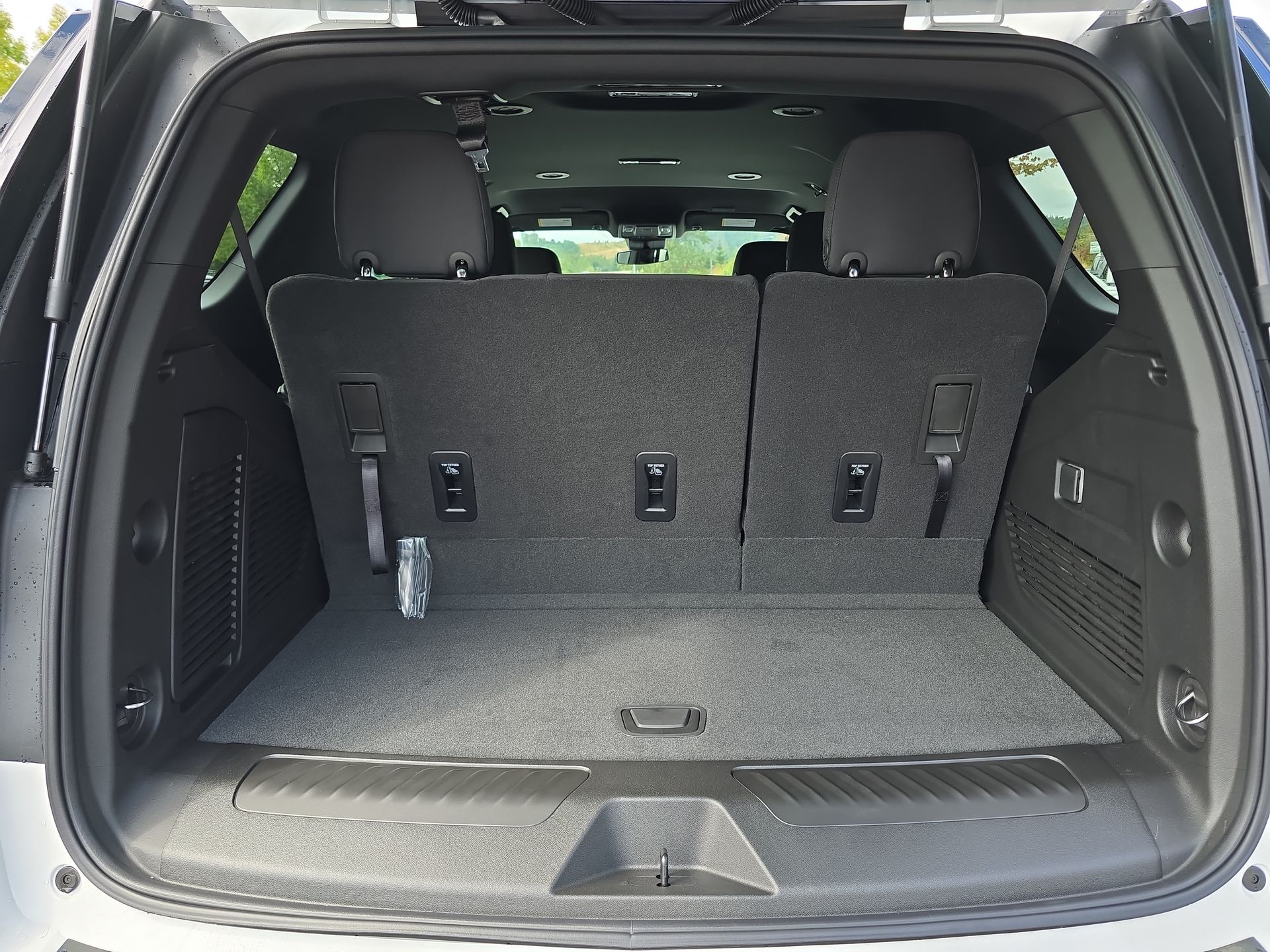 2025 Chevrolet Tahoe LS