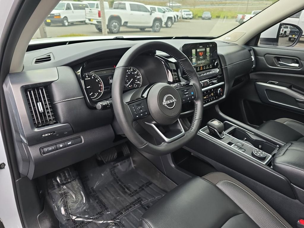 2025 Nissan Pathfinder SL 4WD