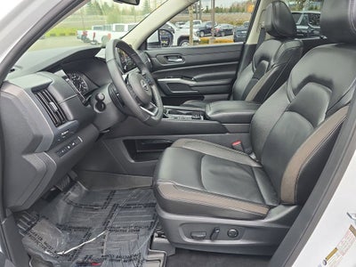 2025 Nissan Pathfinder SL 4WD