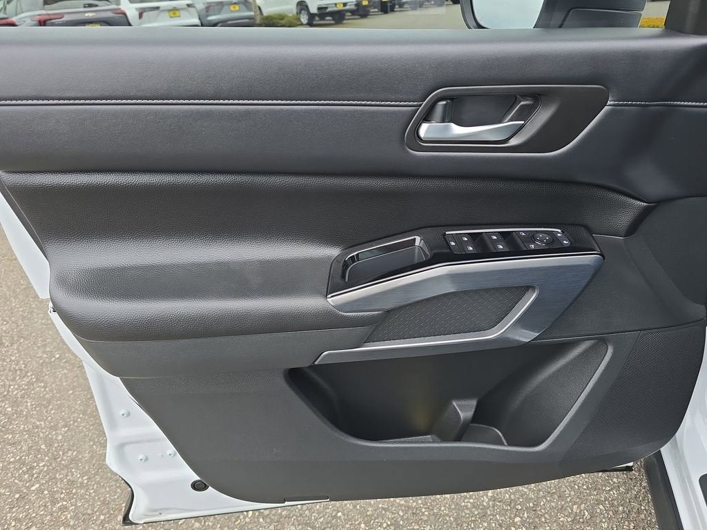 2025 Nissan Pathfinder SL 4WD