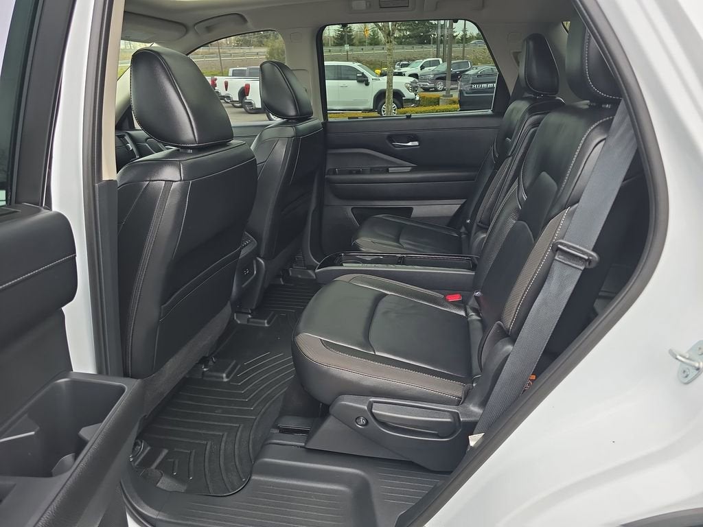 2025 Nissan Pathfinder SL 4WD