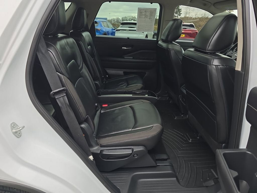 2025 Nissan Pathfinder SL 4WD