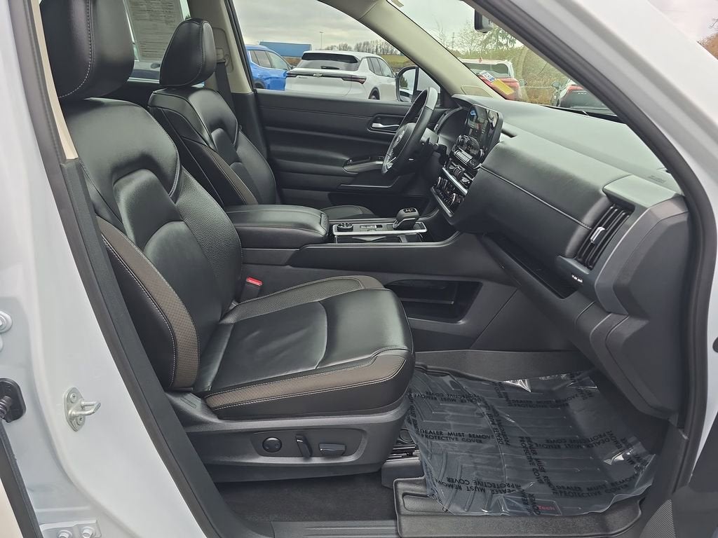 2025 Nissan Pathfinder SL 4WD