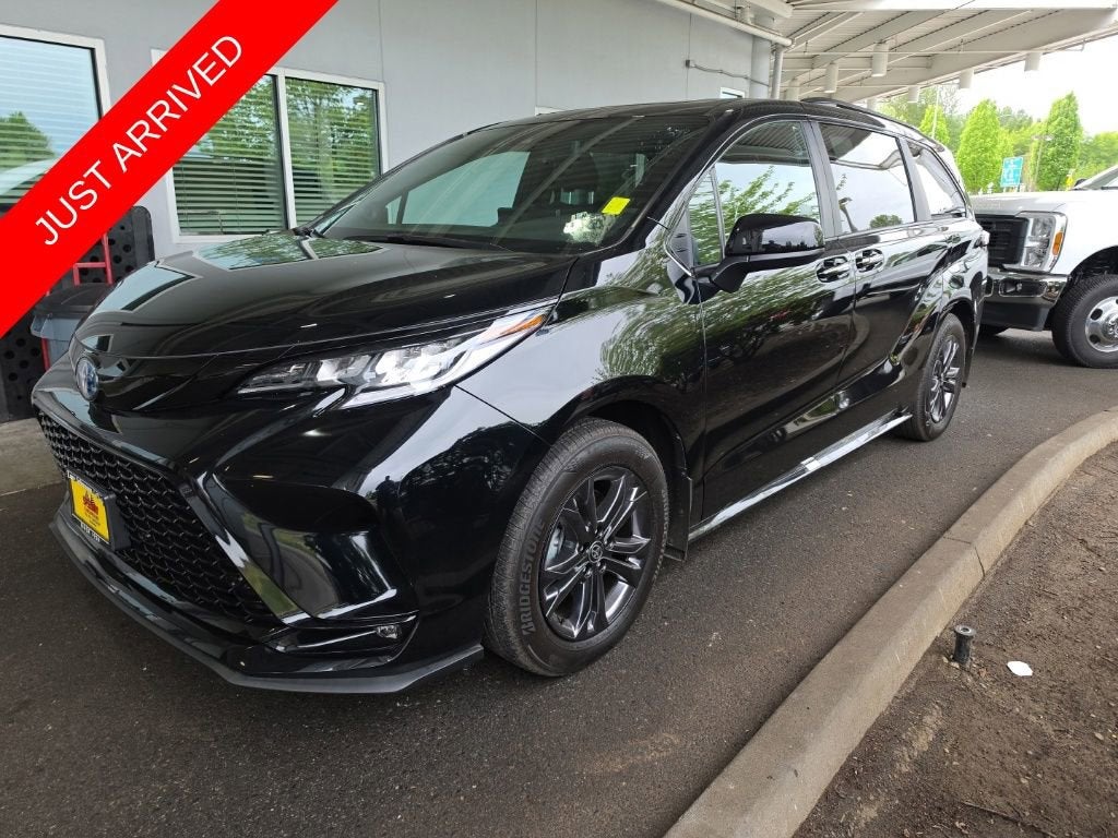 2025 Toyota Sienna LE