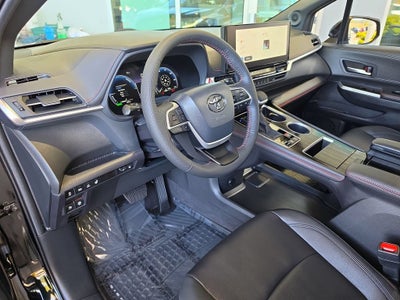 2025 Toyota Sienna LE