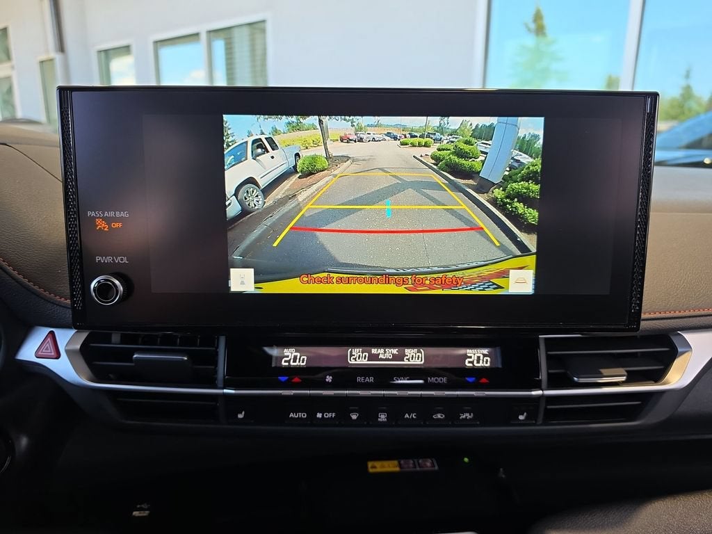 2025 Toyota Sienna LE