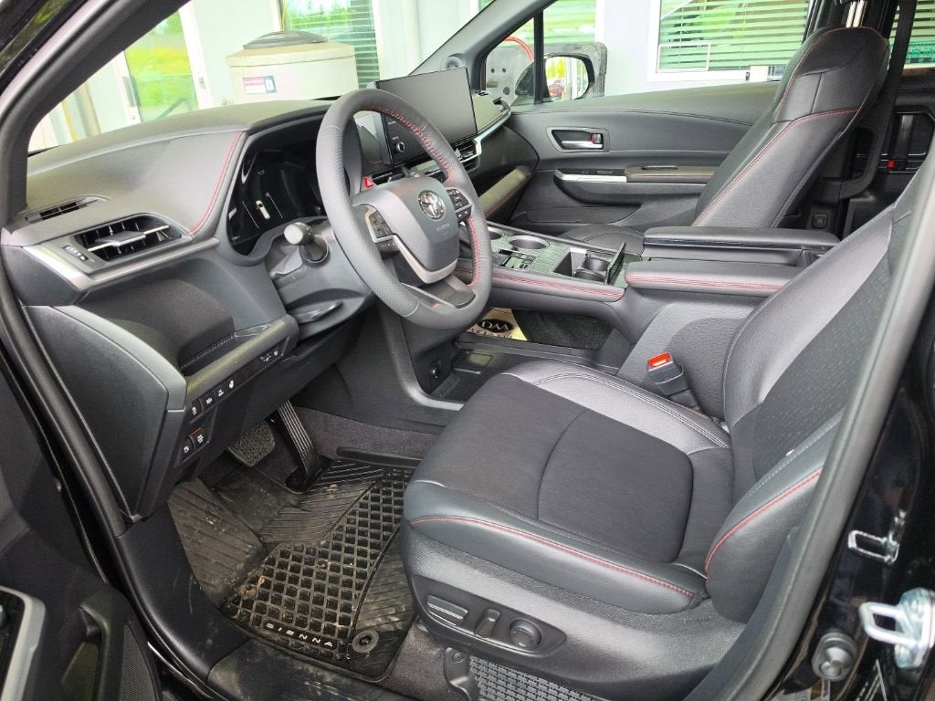 2025 Toyota Sienna LE