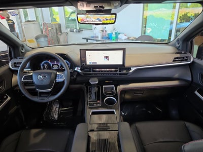 2025 Toyota Sienna LE