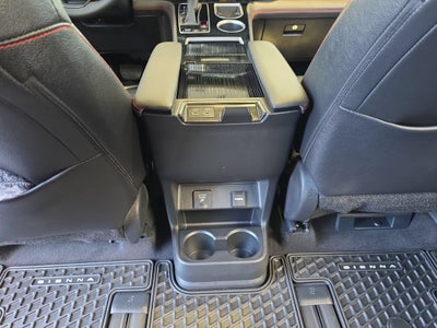 2025 Toyota Sienna LE