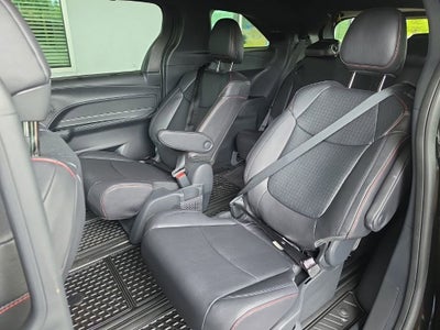 2025 Toyota Sienna LE