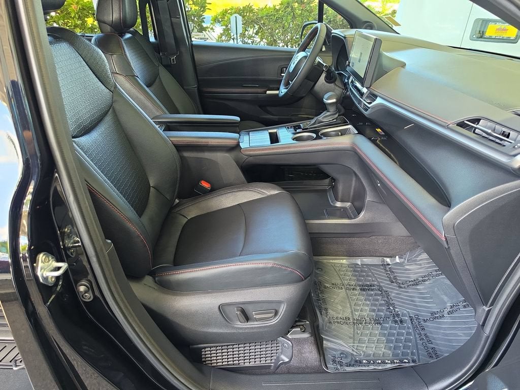 2025 Toyota Sienna LE