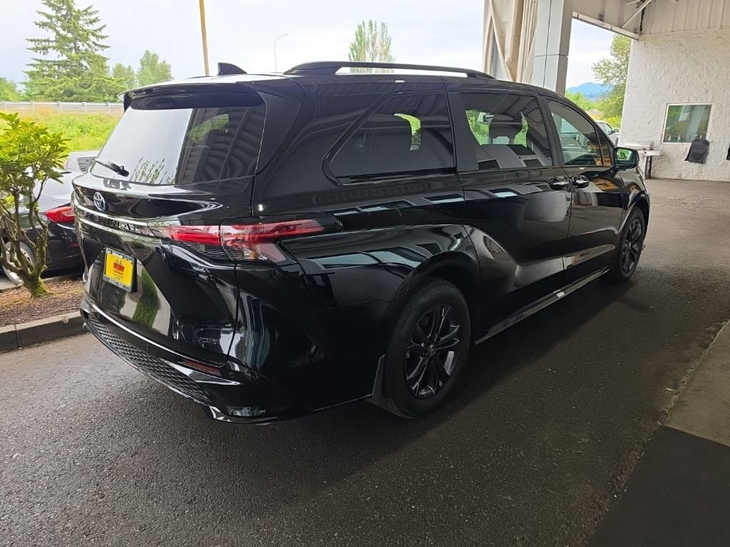 2025 Toyota Sienna LE