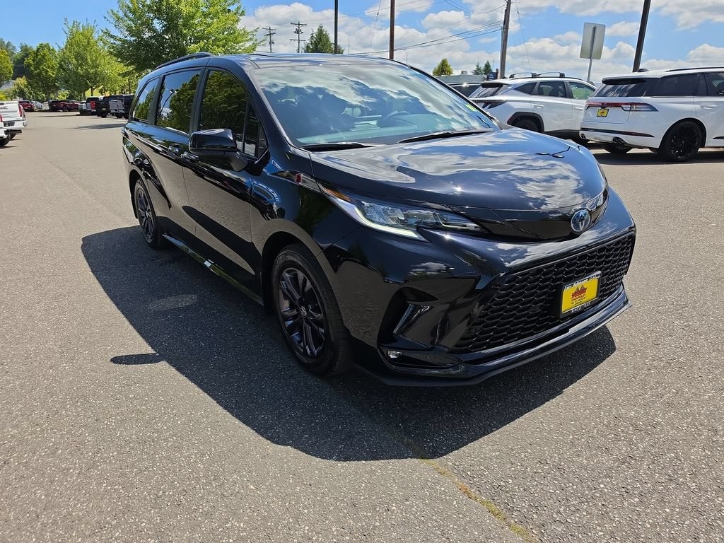2025 Toyota Sienna LE