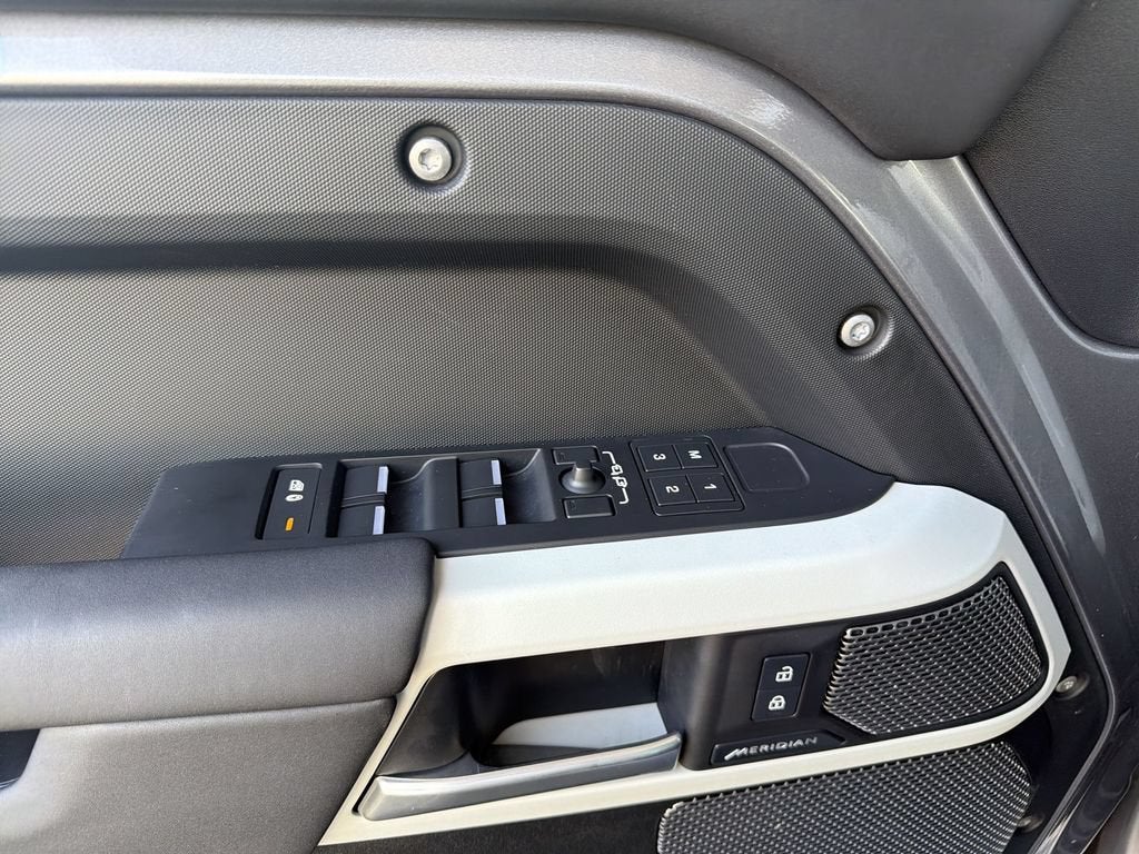 2024 Land Rover Defender 110 P300