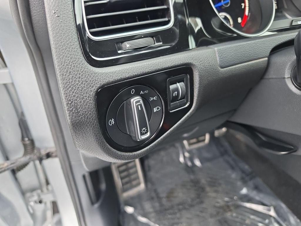 2016 Volkswagen Golf R 4-Door