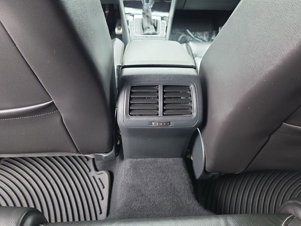 2016 Volkswagen Golf R 4-Door