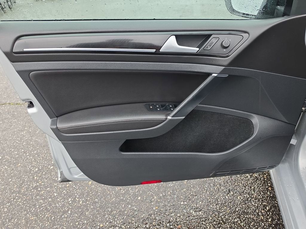 2016 Volkswagen Golf R 4-Door