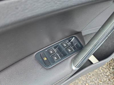 2016 Volkswagen Golf R 4-Door