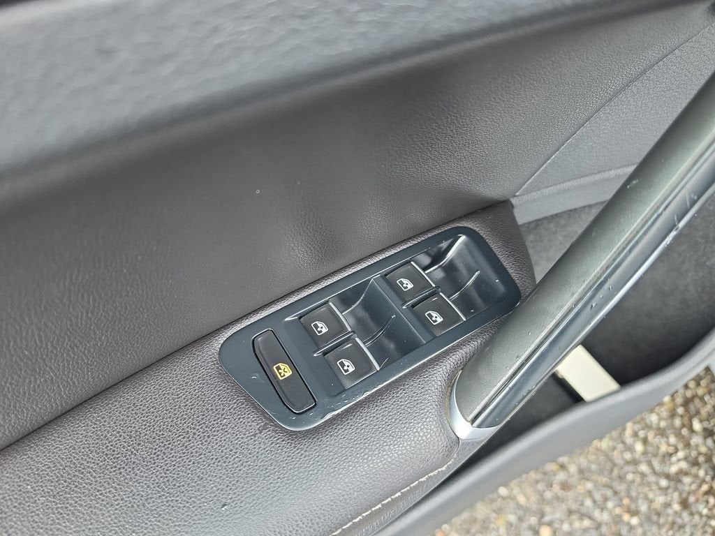 2016 Volkswagen Golf R 4-Door