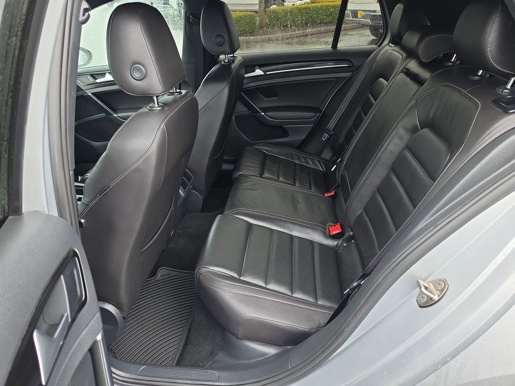 2016 Volkswagen Golf R 4-Door