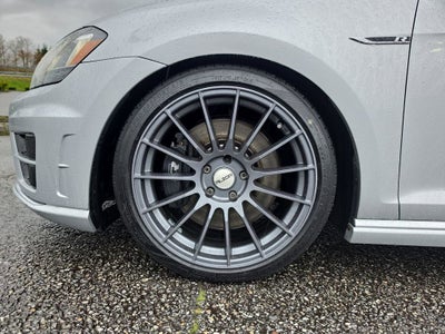 2016 Volkswagen Golf R 4-Door