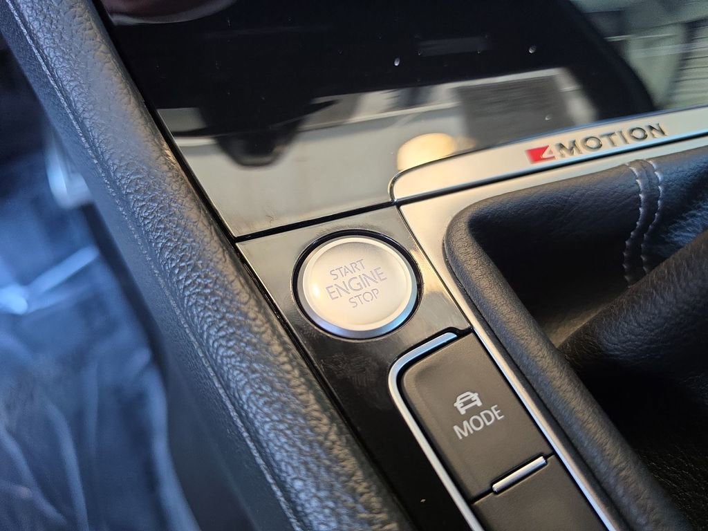 2019 Volkswagen Golf R 2.0T w/DCC & Navigation