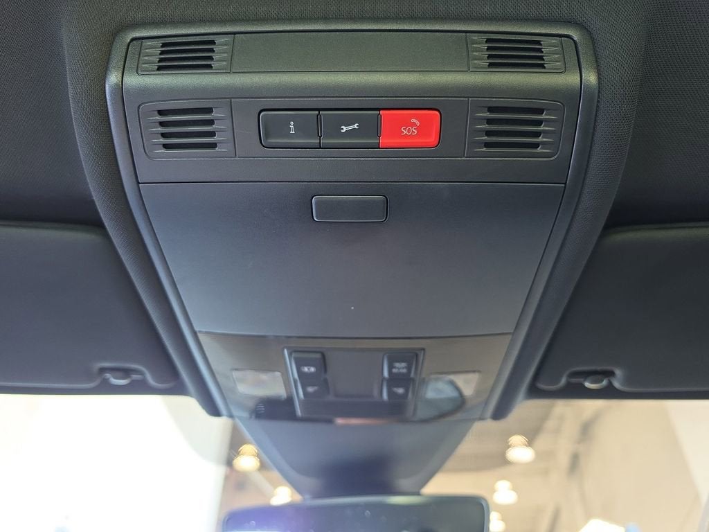 2019 Volkswagen Golf R 2.0T w/DCC & Navigation