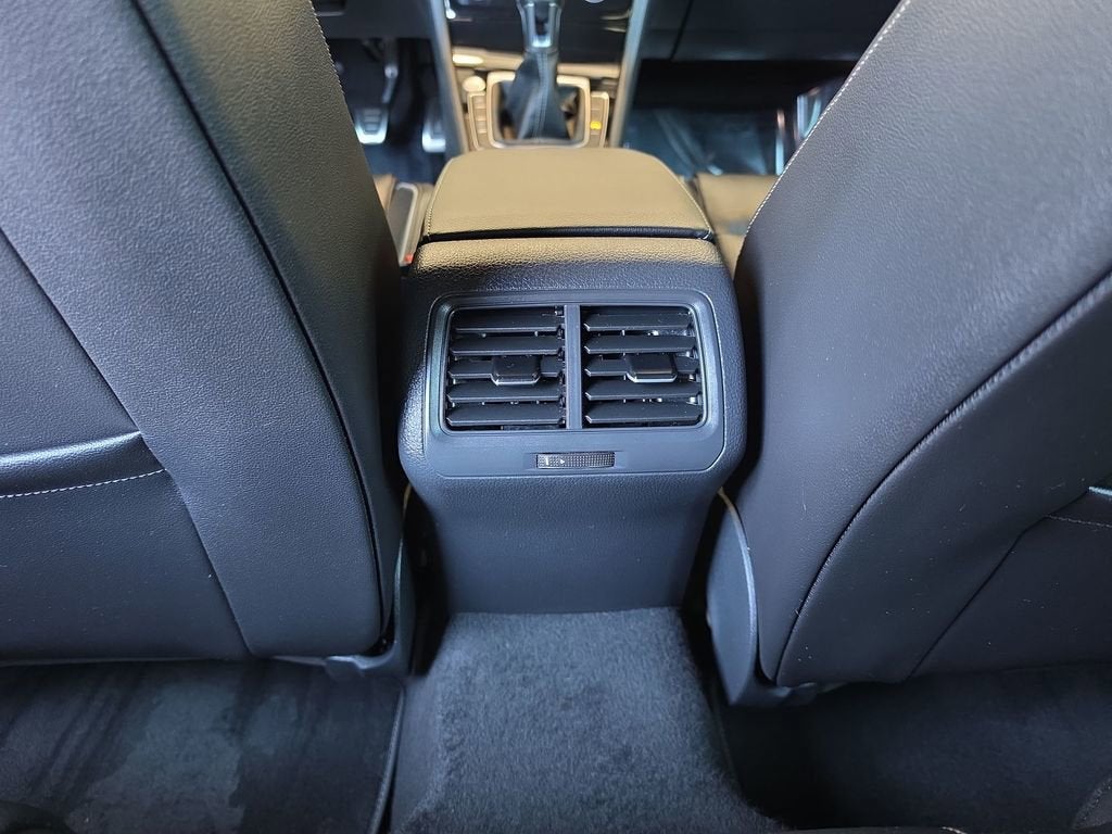 2019 Volkswagen Golf R 2.0T w/DCC & Navigation