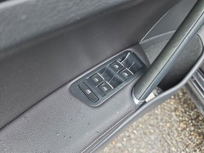 2019 Volkswagen Golf R 2.0T w/DCC & Navigation