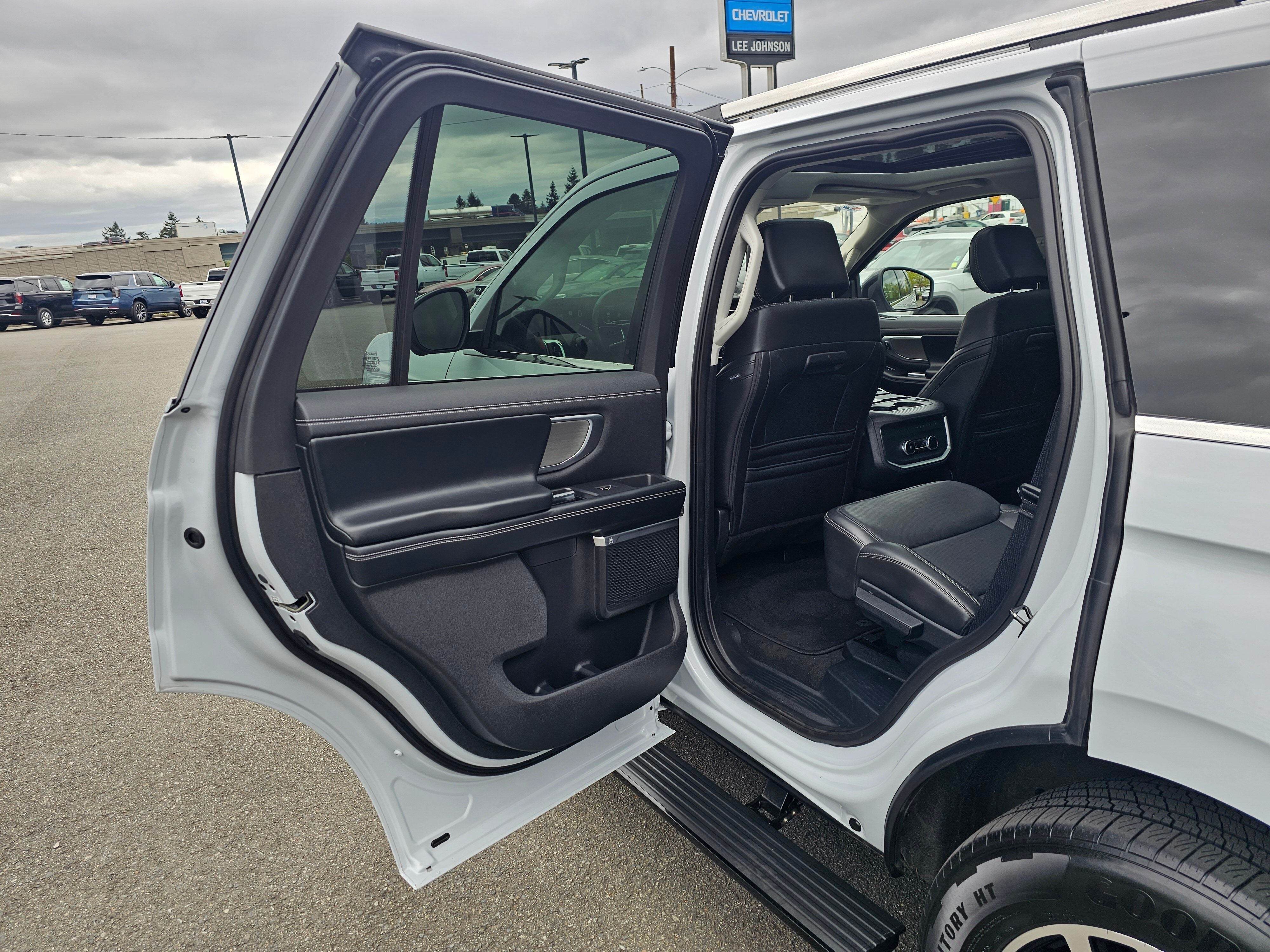 2025 Ford Expedition Platinum