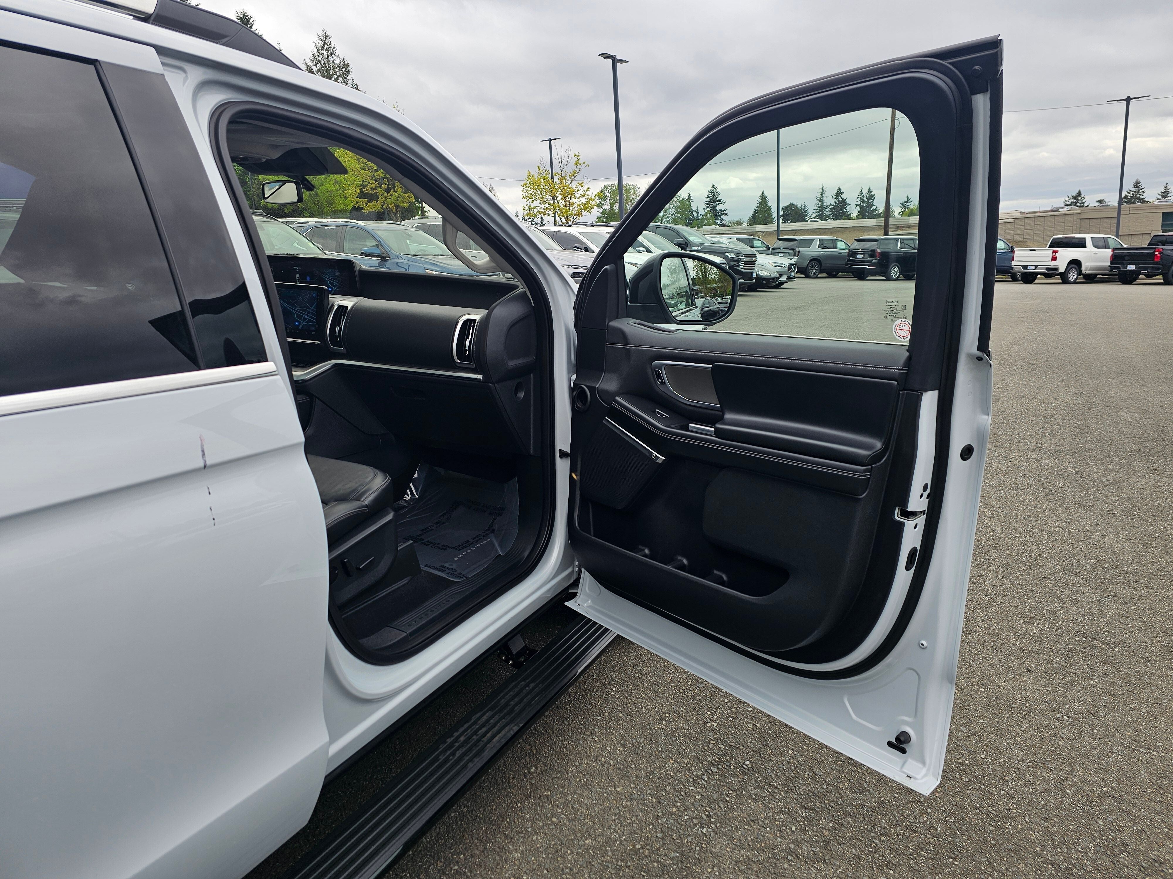 2025 Ford Expedition Platinum