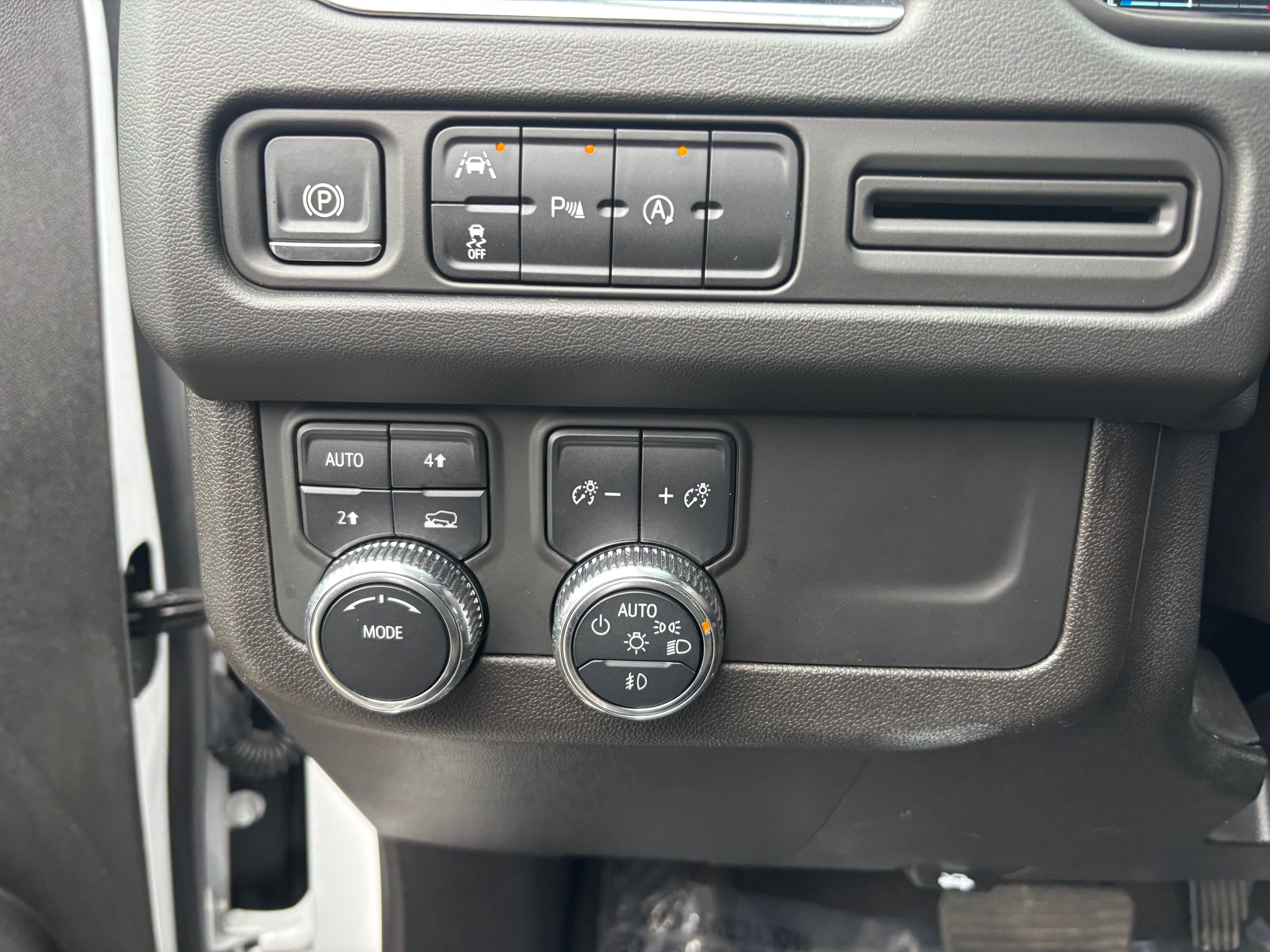 2024 GMC Yukon XL SLE